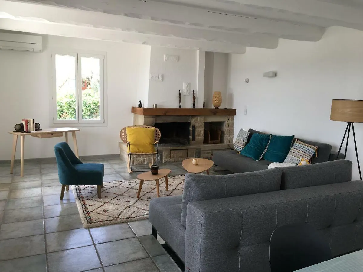 Luxury Air-Con Villa, Heated Pool, Stunning Views, Nearby A Lively Village Volx 0*,  Frankrig